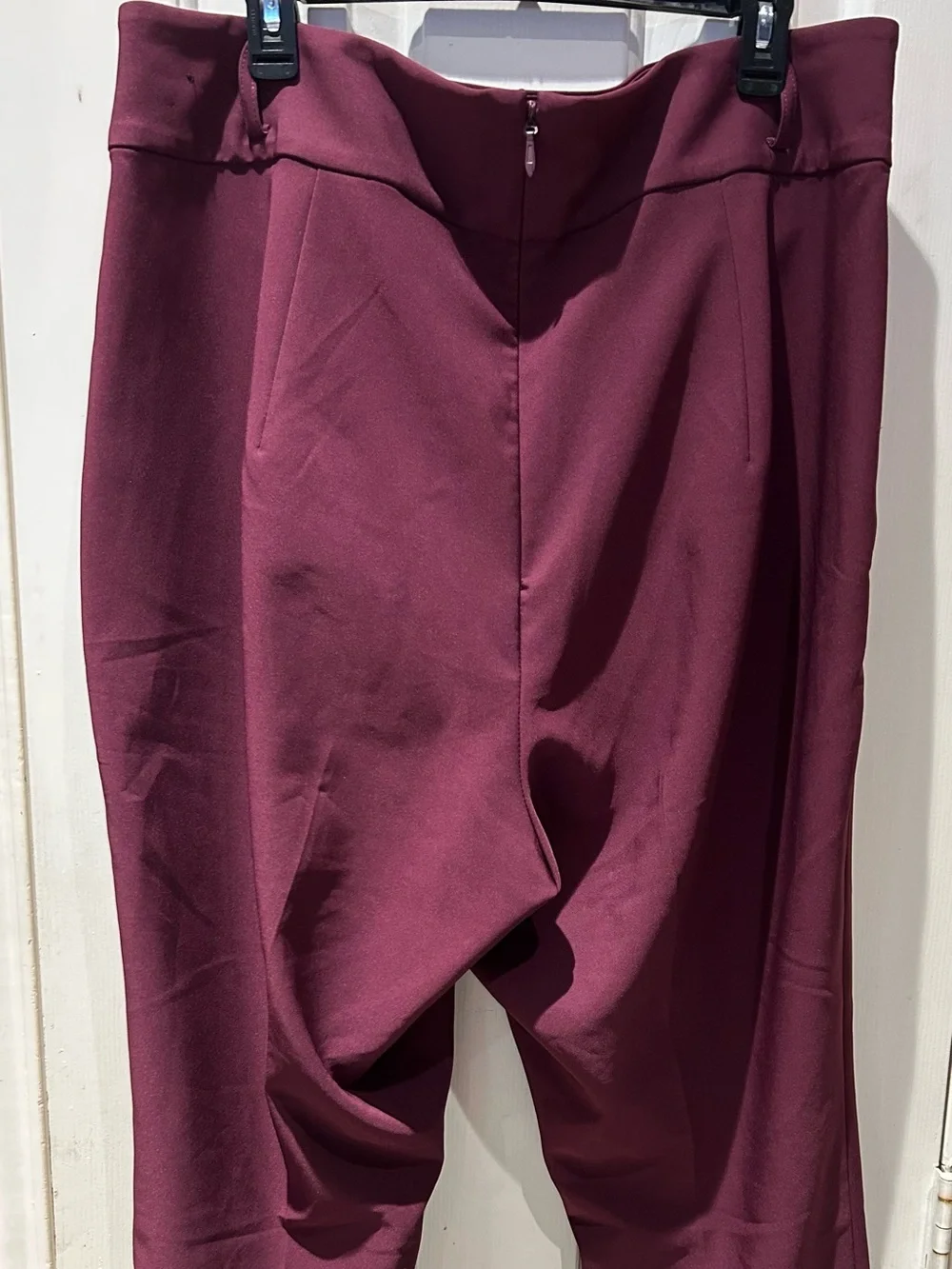 Tailored Straight-Leg Pants in Wine